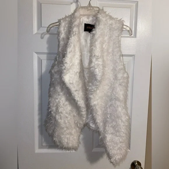 Ambiance Outerwear Fur Vest - Picture 1 of 3